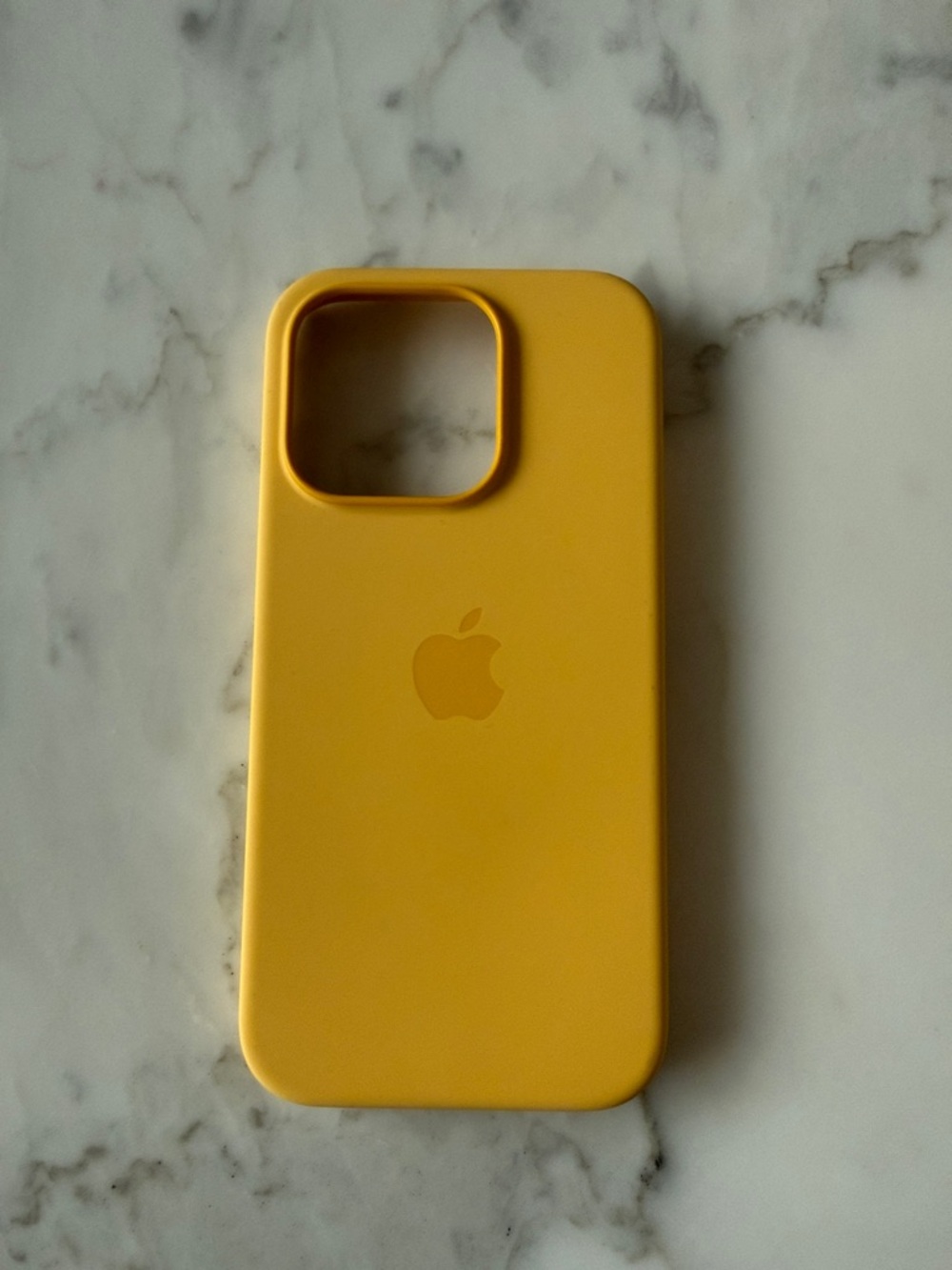 iPhone 15 pro - Apple Yellow Silicone iPhone Case in sunshine